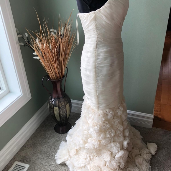 THEIA COUTURE 880699 IVORY MERMAID ROSETTE DRESS - Picture 5 of 8